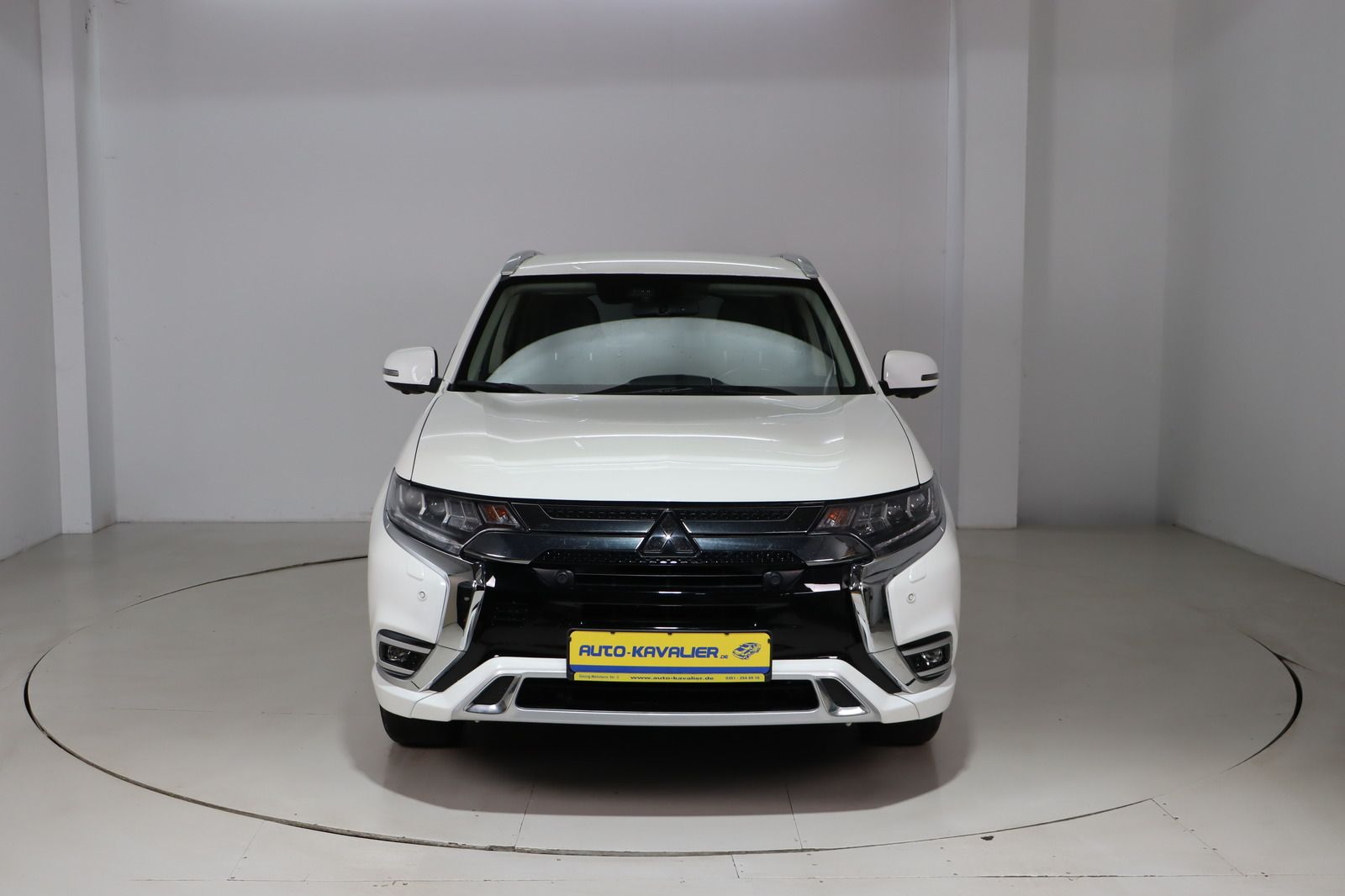 Fahrzeugabbildung Mitsubishi Outlander PHEV 2.4 Plus 4WD
