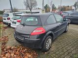 Renault Megane II Lim. 3-trg. Avantage - Renault Megane Avantage mit Benzin-Antrieb