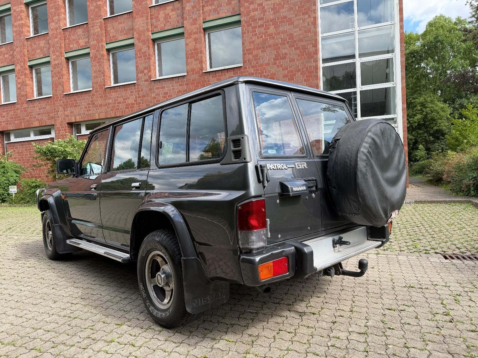 Nissan Patrol 2.8 TD Station | 116 ch | BVM | 7 places | Véhicule de collection | Attelage | Climatisation