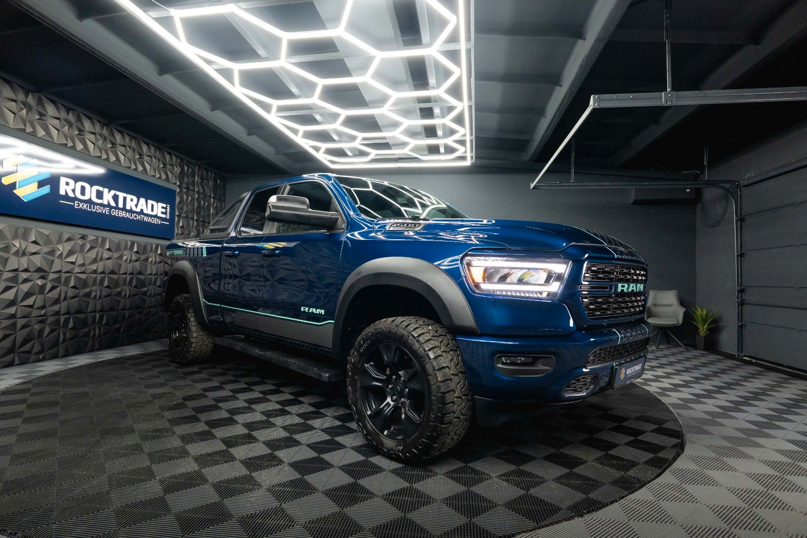 Fahrzeugabbildung Dodge RAM 5.7 V8 HEMI 4x4 BLUE EDITION Offroad LONGBED