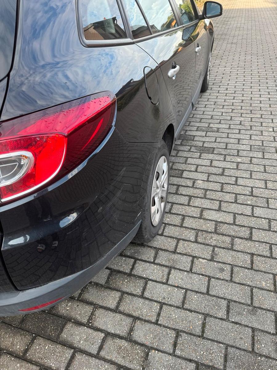 Renault Megane 2011 — engine 110 HP (81kW)