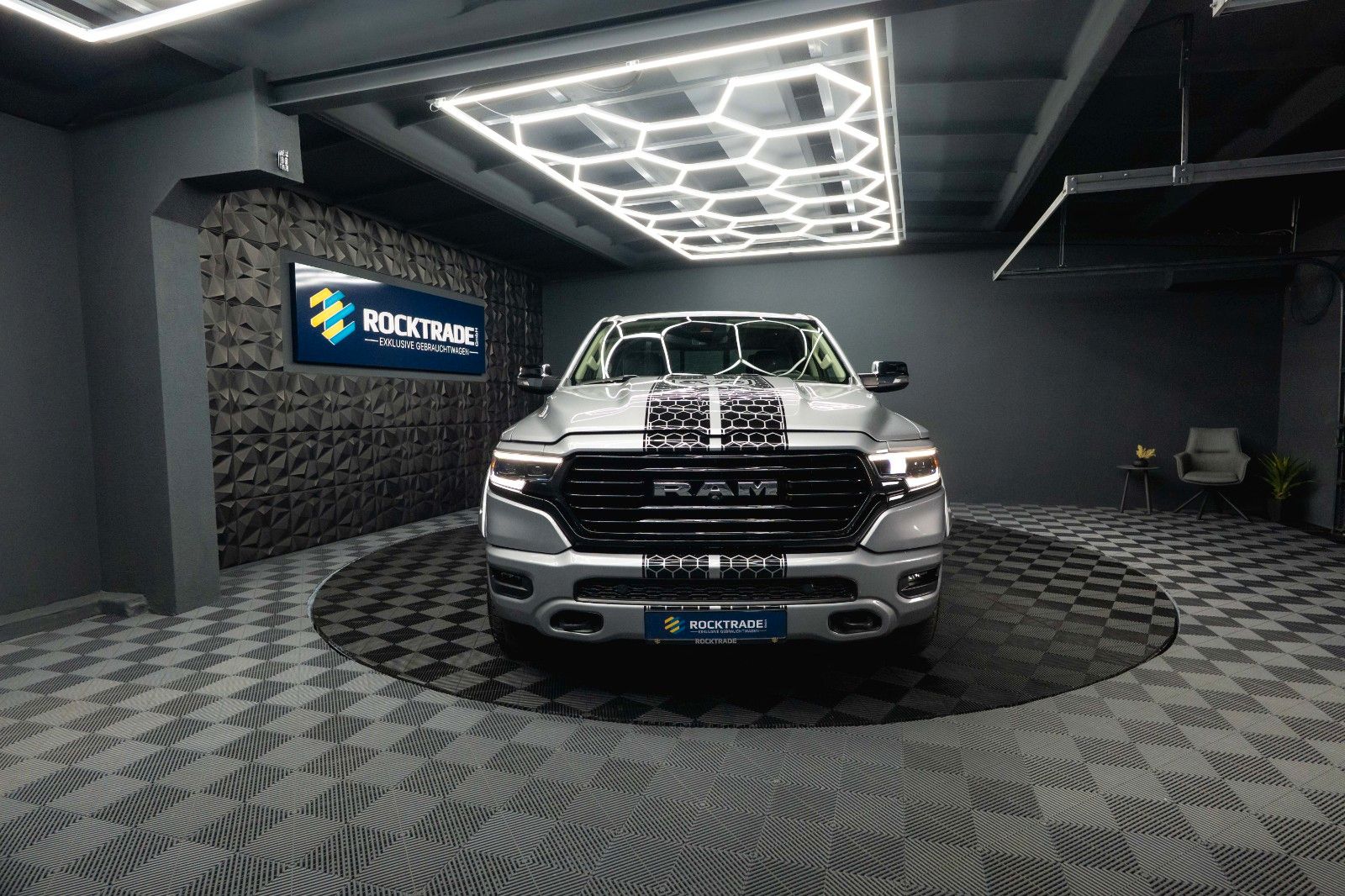 Fahrzeugabbildung Dodge RAM 5.7 V8 HEMI 4x4 Night LARAMIE LONGBED 19%