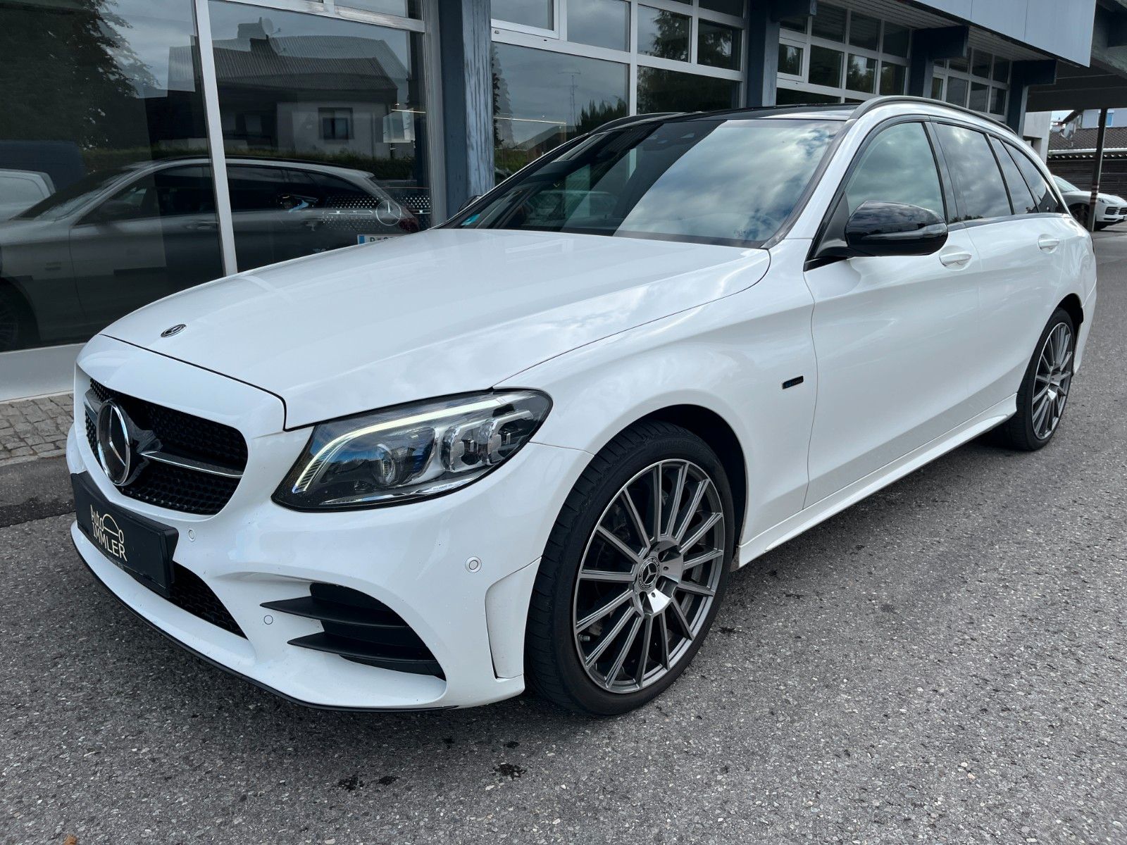 Mercedes-Benz C300de*PANO*AHK*COMAND*AMG*NIGHTPAKET