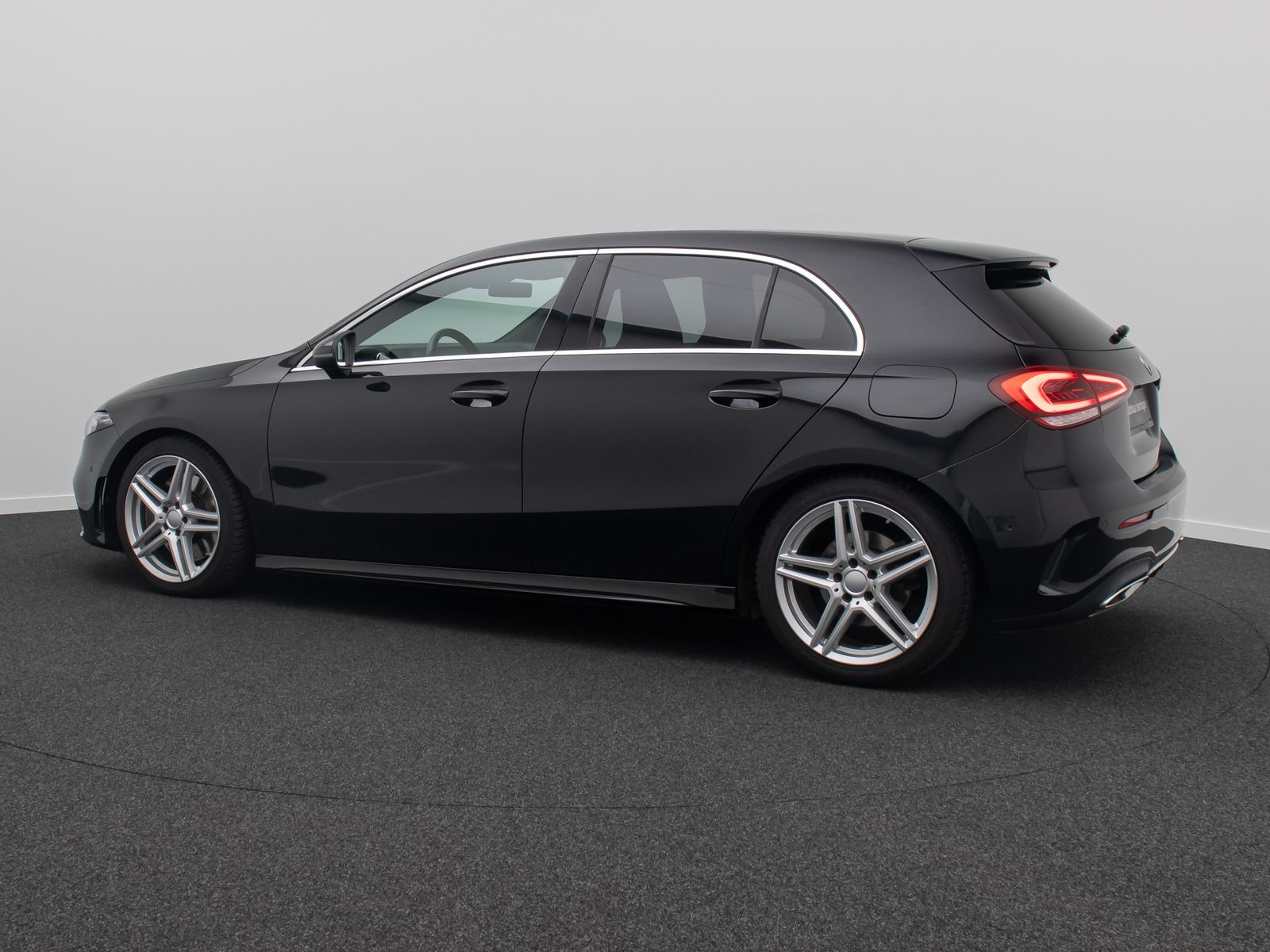 Fahrzeugabbildung Mercedes-Benz A250 AMG Line Kamera AHK Alarm Sportsitz 18Zoll
