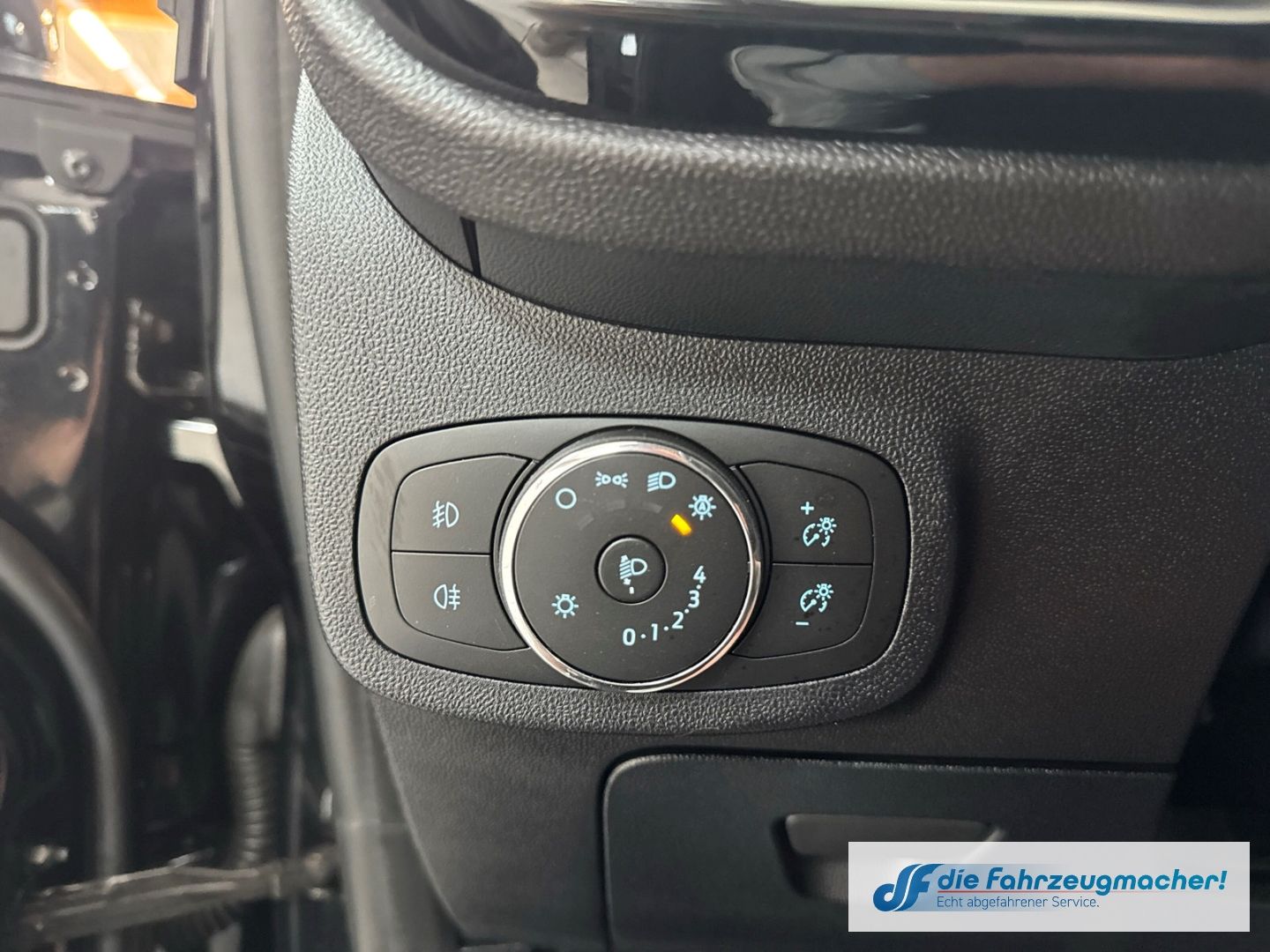 Fahrzeugabbildung Ford Fiesta Titanium X Navi LED Blendfreies Fernl. Ku