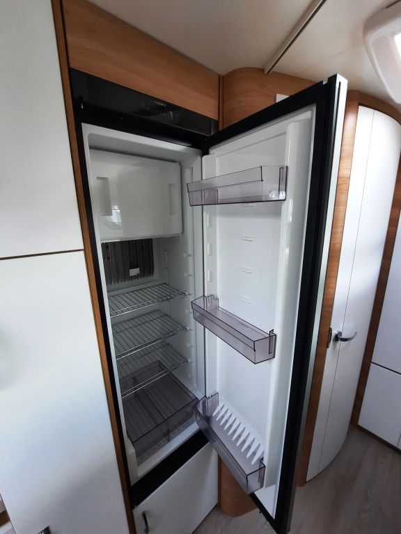 Fahrzeugabbildung Hobby De Luxe 545 KMF Autark/Mover/Combi 6/1. Hand