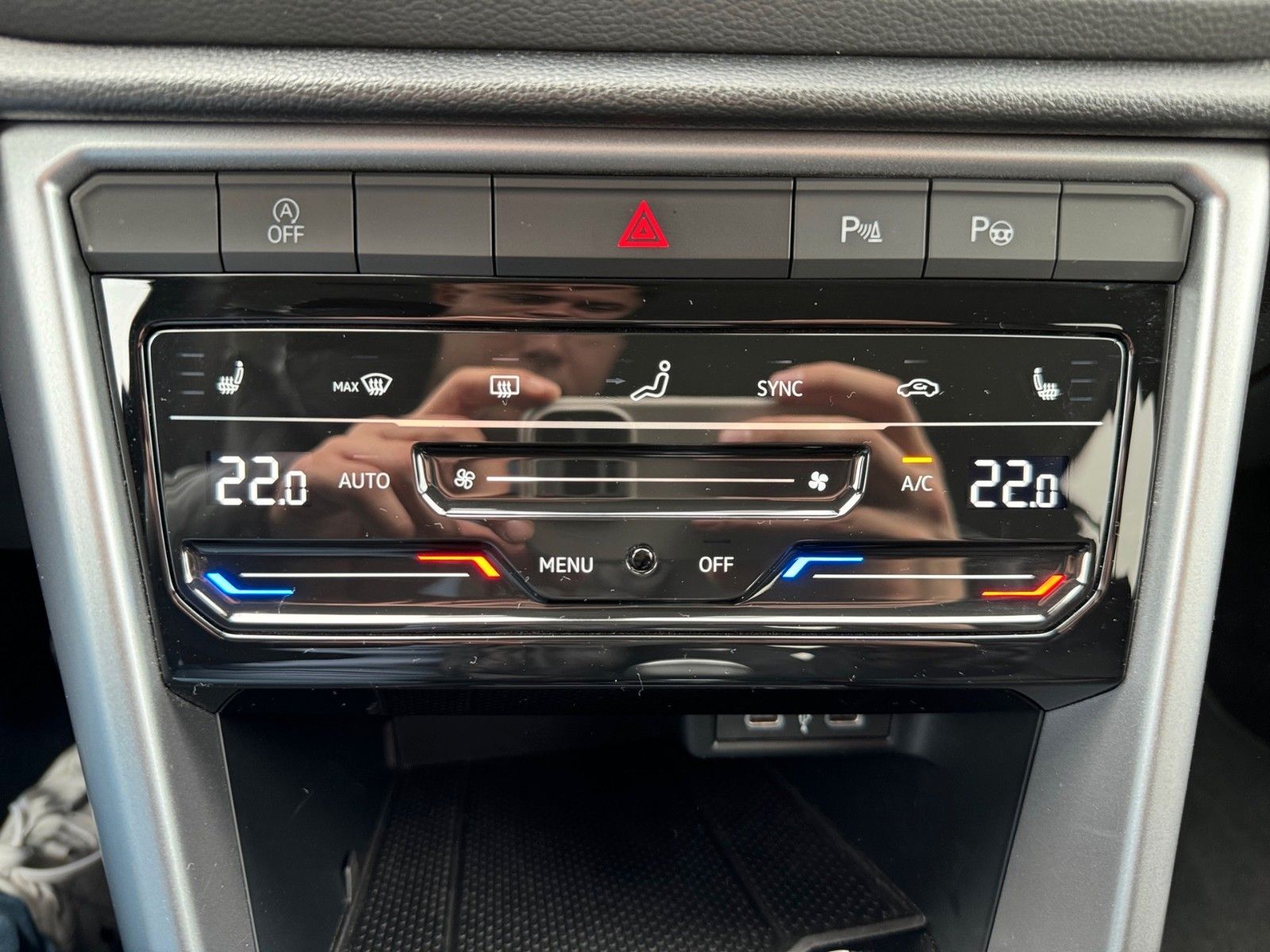 Fahrzeugabbildung Volkswagen T-Roc Life 1.0 TSI *LED*NAVI*APP CONNECT*