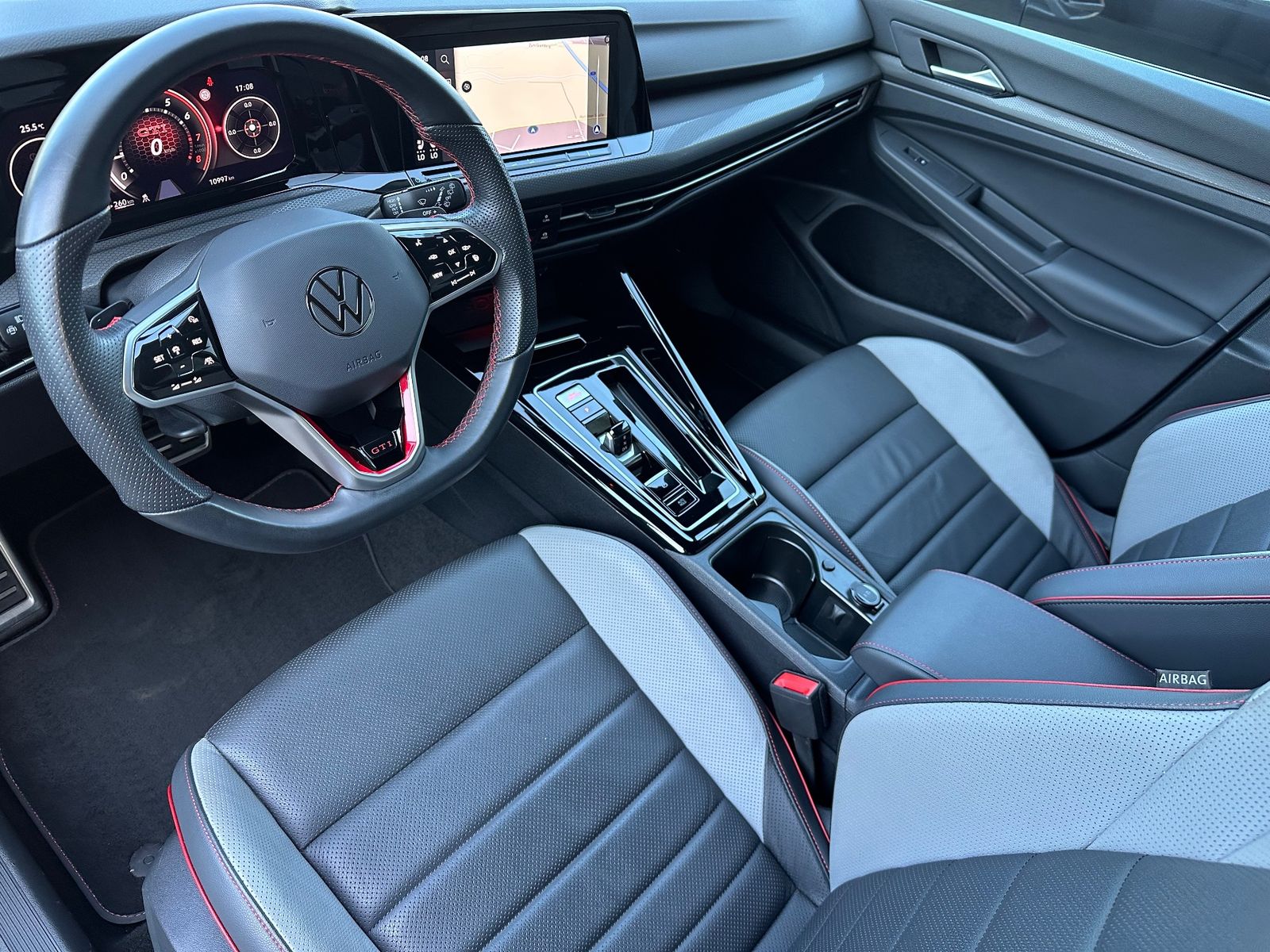 Fahrzeugabbildung Volkswagen Golf GTI 2.0 TSI DSG NAV+MATRIX+ACC+HUD+VCOCK+PP