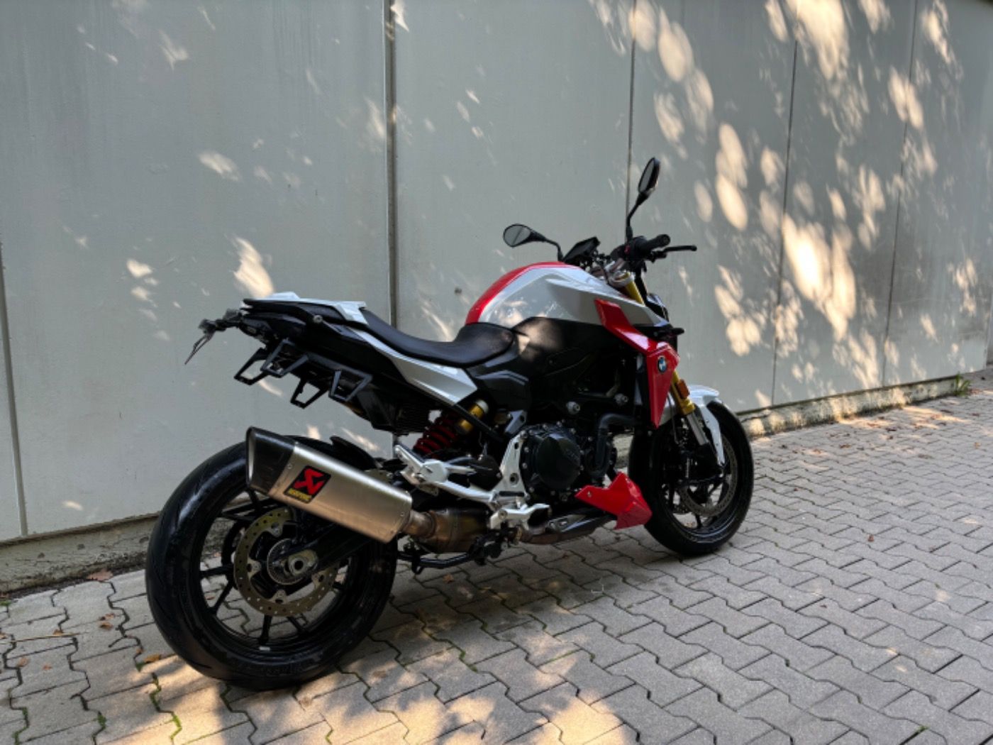 Fahrzeugabbildung BMW F 900 R Style Sport 4 Pakete Akrapovic, Kurzer K