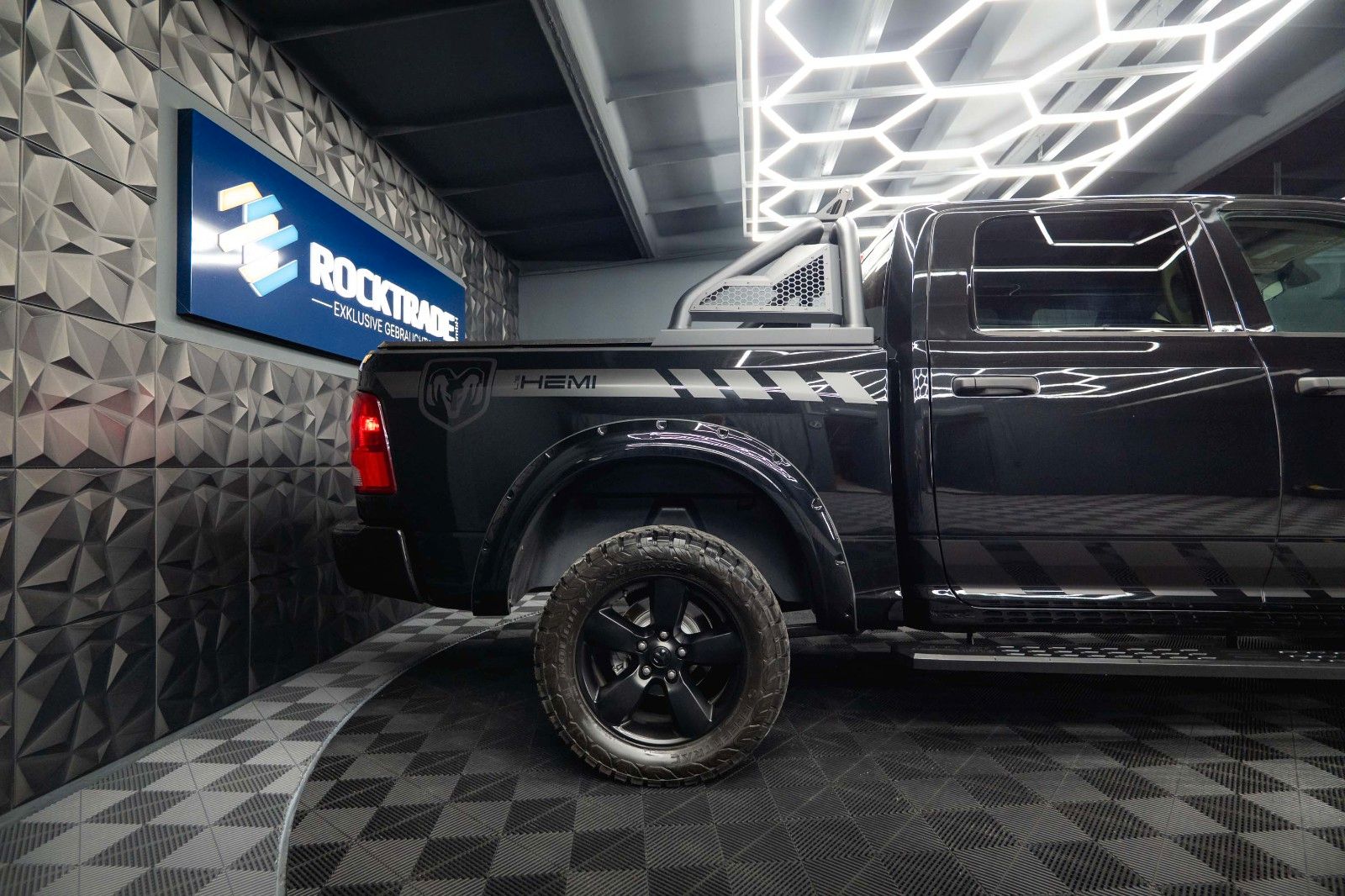 Fahrzeugabbildung Dodge RAM 5.7 V8 HEMI 4x4 OFFROAD Night-Paket *LED*AHK