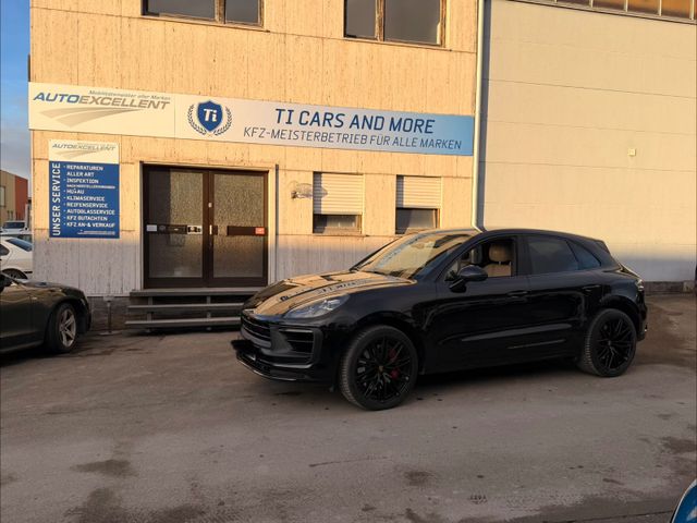 PORSCHE Macan GTS SCHECKEFT Service &amp; TÜV NEU