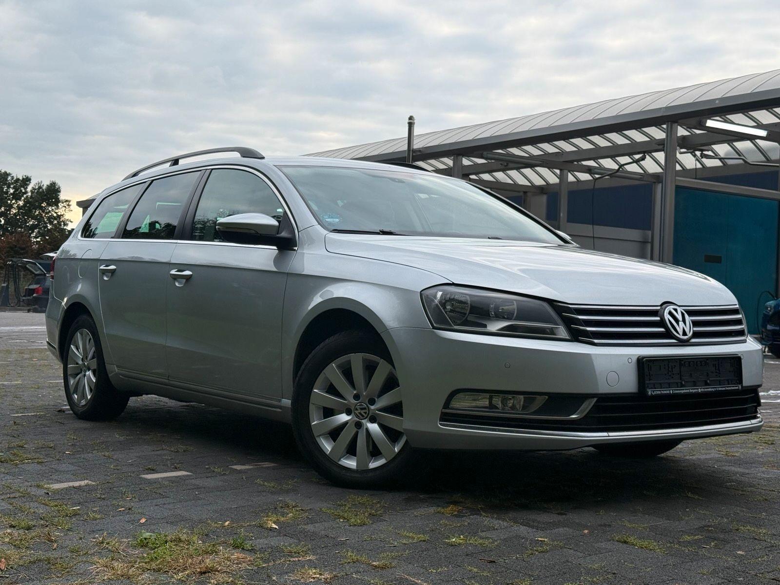 Volkswagen Passat 2011 — interior