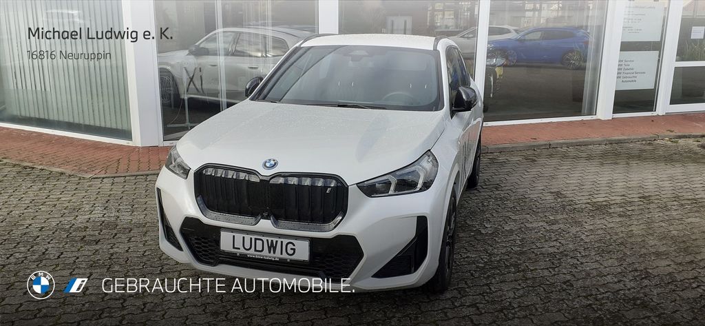 BMW iX1