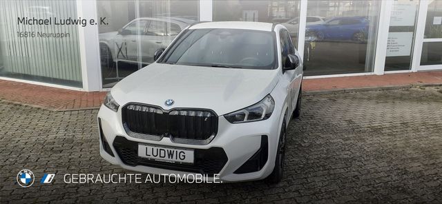 BMW iX1 xDrive30 M Sportpaket Head-Up HK HiFi DAB