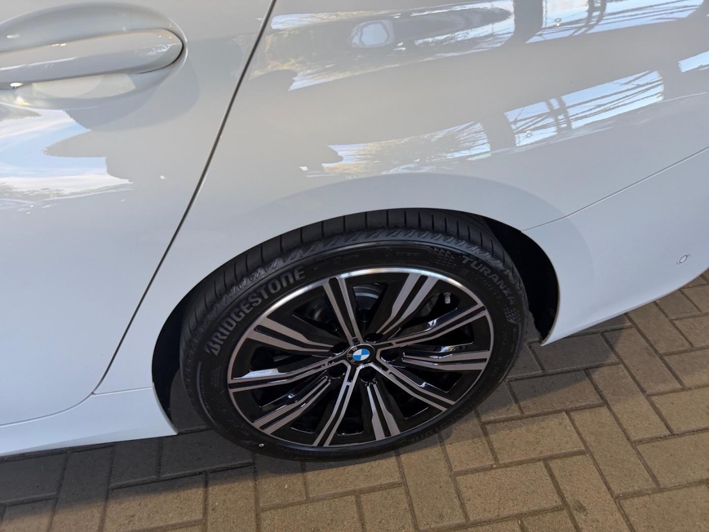 BMW 318 i Touring Luxury Line*AUTOMATIK*LED*PDC*KAME