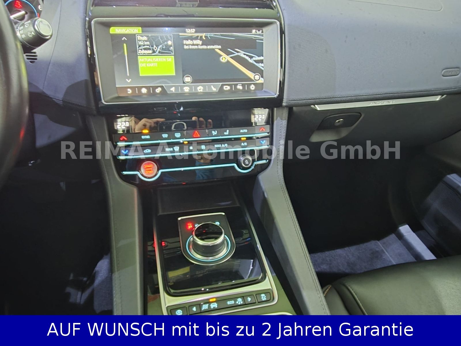 Fahrzeugabbildung Jaguar F-PACE 2,0T Prestige AWD, Pano, Leder, Meridian