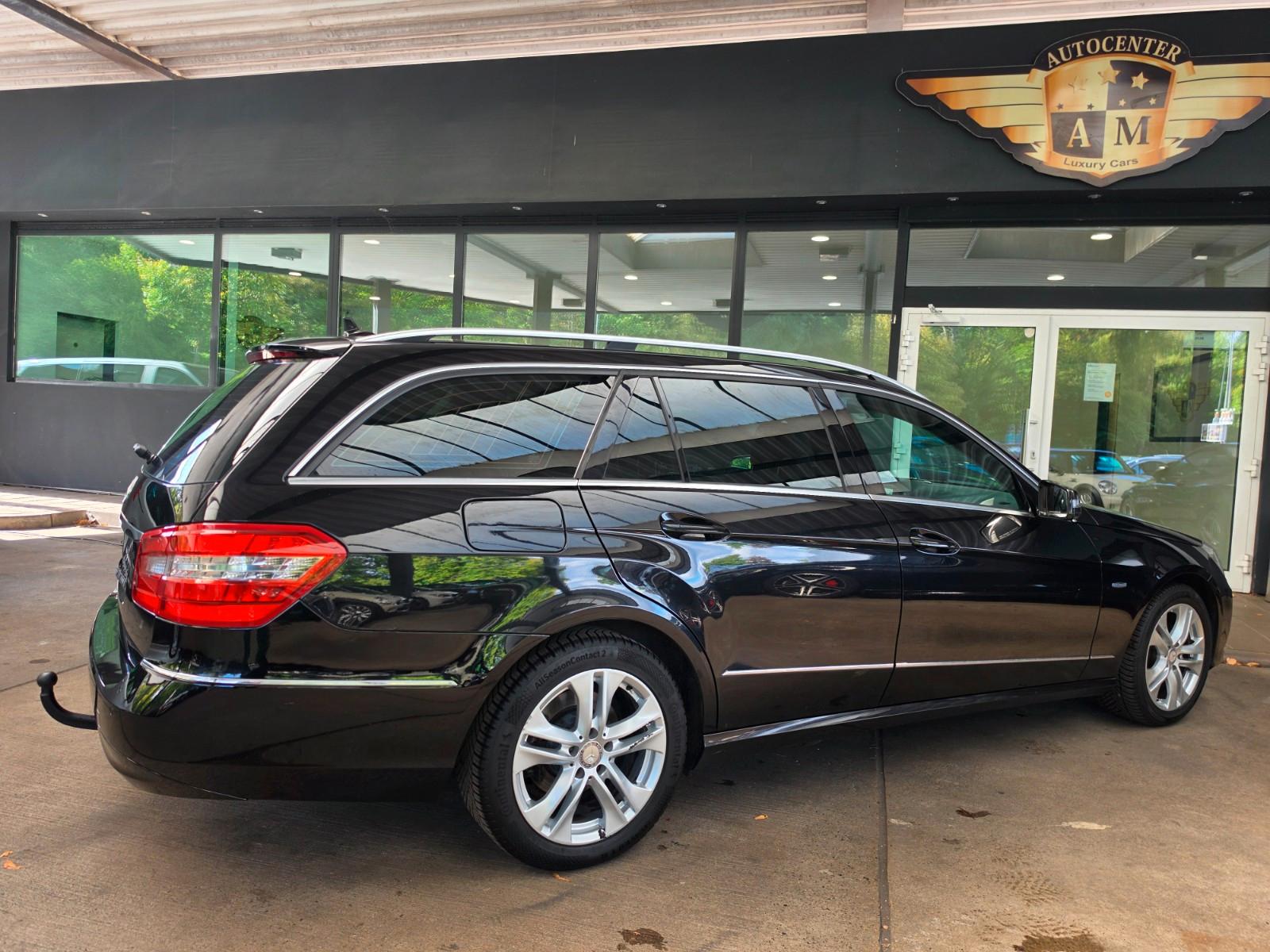 Mercedes-Benz E200 2011 — photo 22