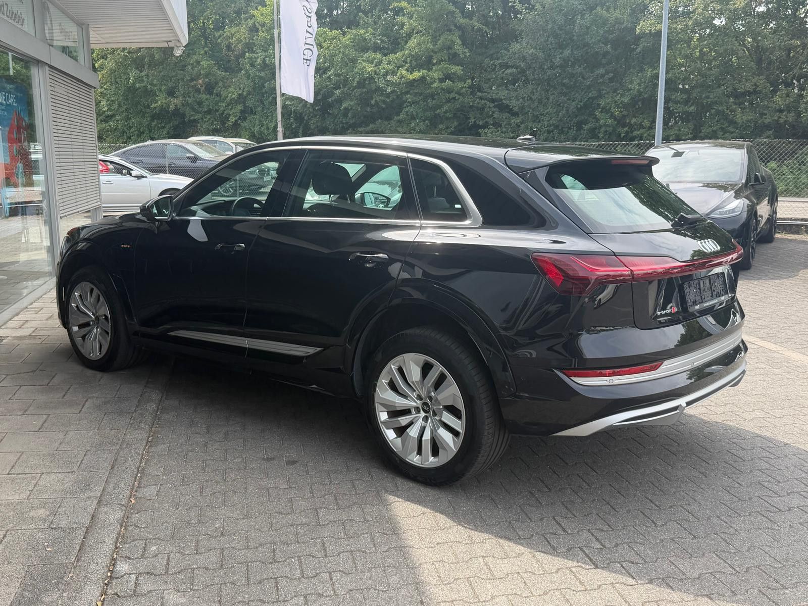 Fahrzeugabbildung Audi e-tron S QUATT 2X S LINE LUFT+MEMO+NAVI+LED+PDC+