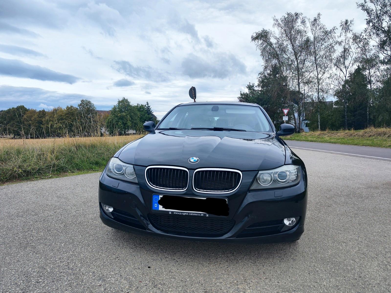 BMW 320 2012 — rear view