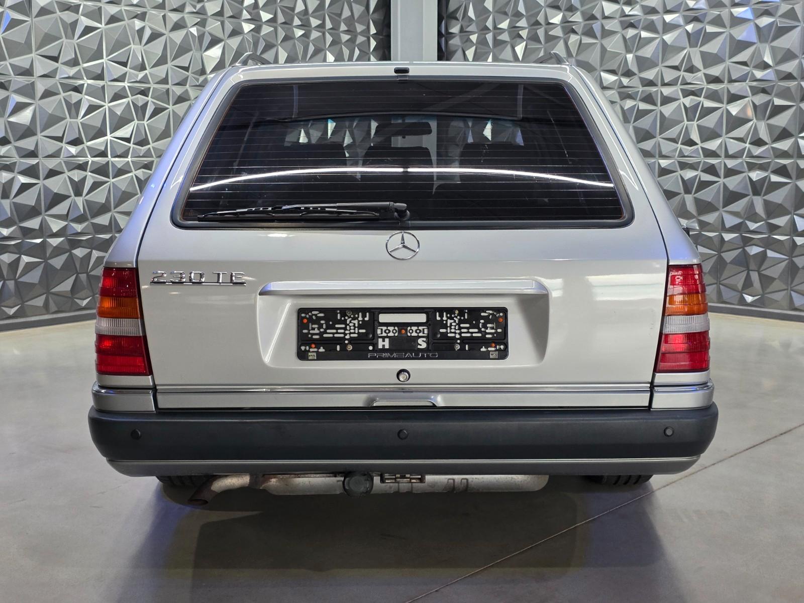 MERCEDES-BENZ E 230 TE BREAK W124 132 ch BVM 1ère MAIN - ATTELAGE - TOIT OUVRANT - 224240 km
