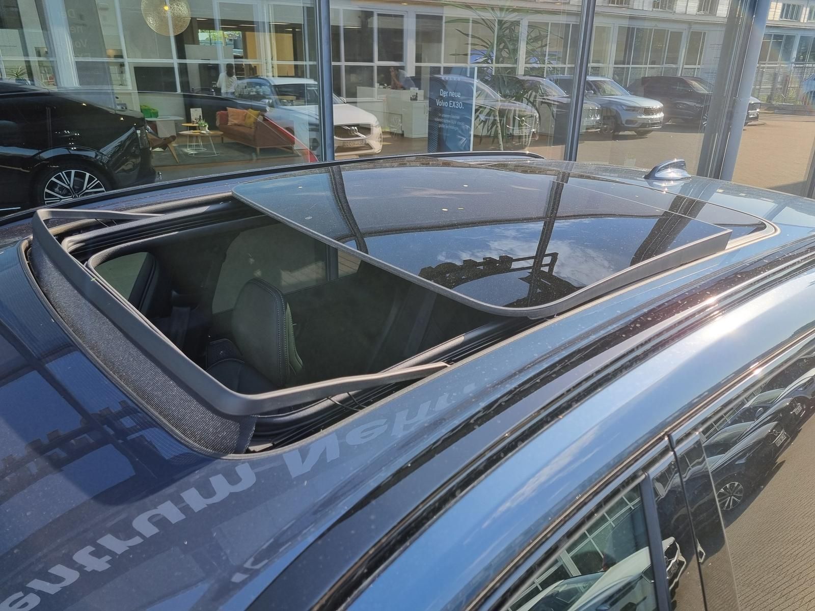 Fahrzeugabbildung Volvo XC60 T8 Ultra Black Ed. 'Massage, Luftfahrwerk'