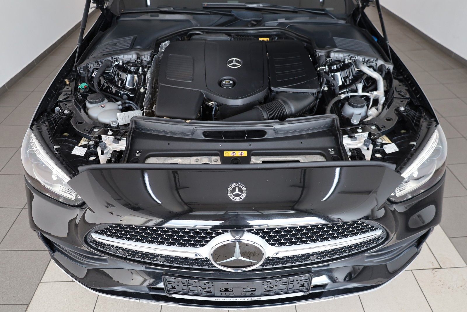 Fahrzeugabbildung Mercedes-Benz C 300e T AMG Line Leder,Navi,LED,HUD,SH,Park Pak