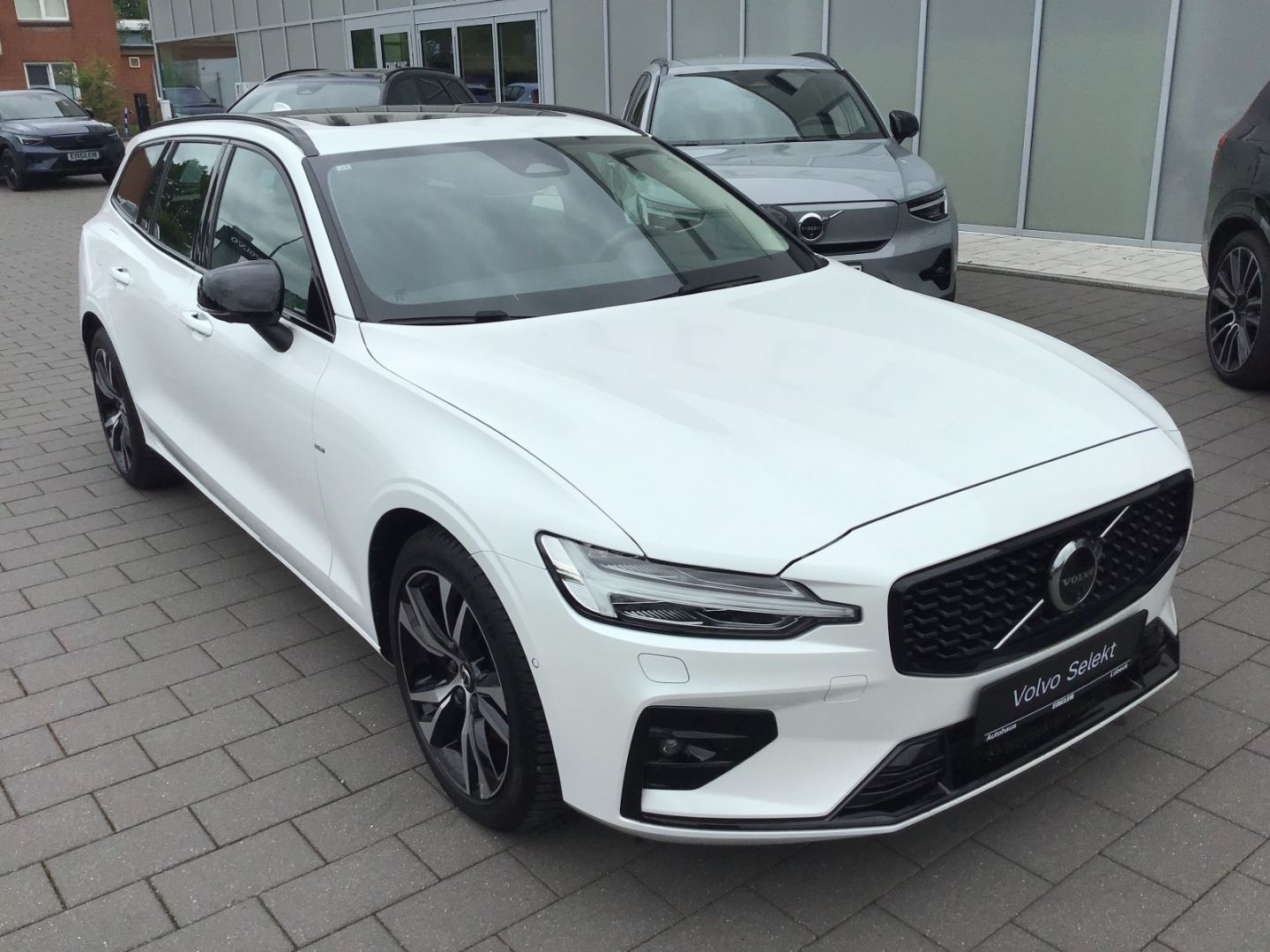 Volvo V60 B4 (Diesel) Plus Dark PanoDach Cam AHK imagem 3