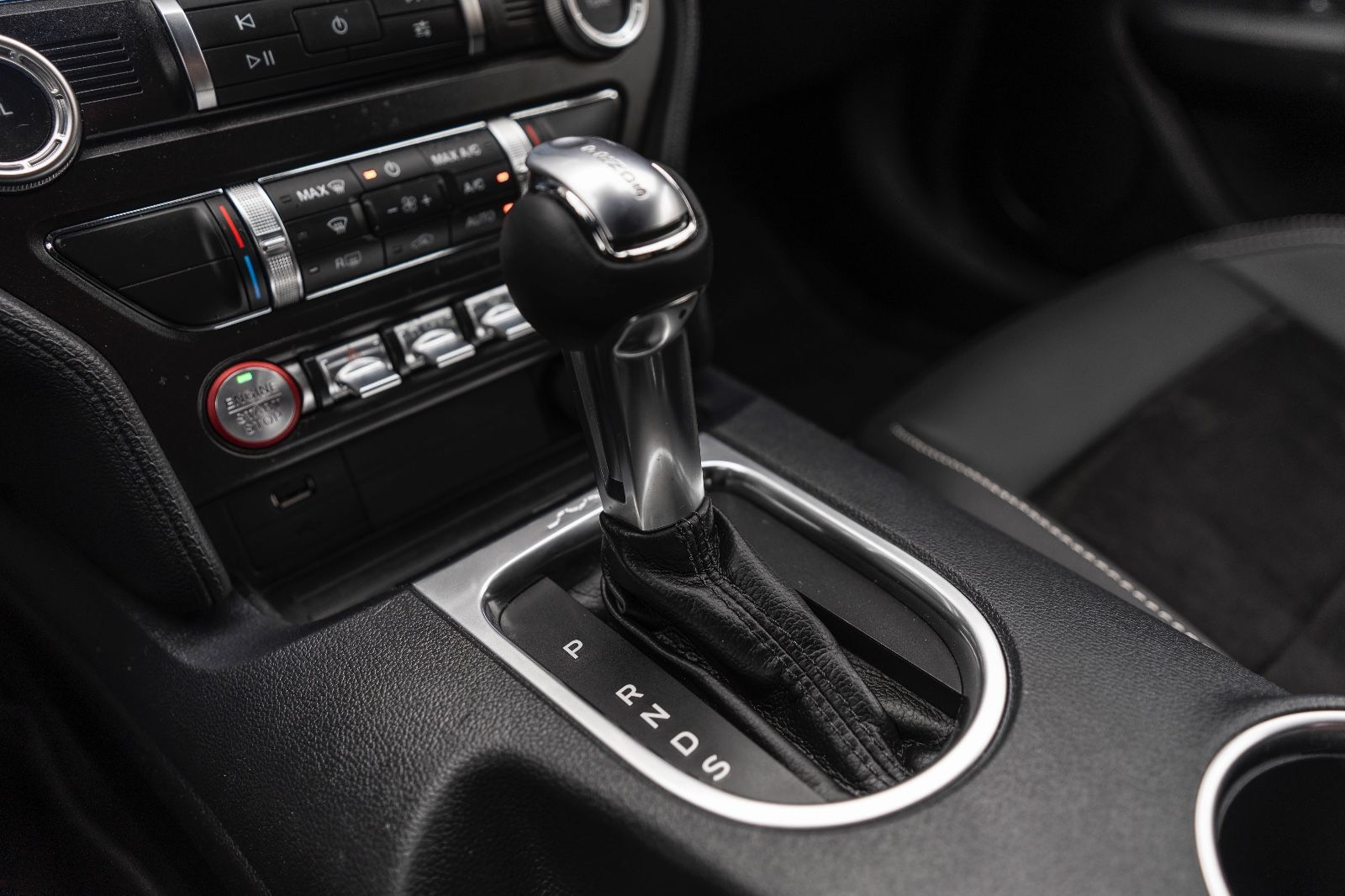 Fahrzeugabbildung Ford Mustang 2,3L Ecoboost LED KAM TOTW SZH ALC