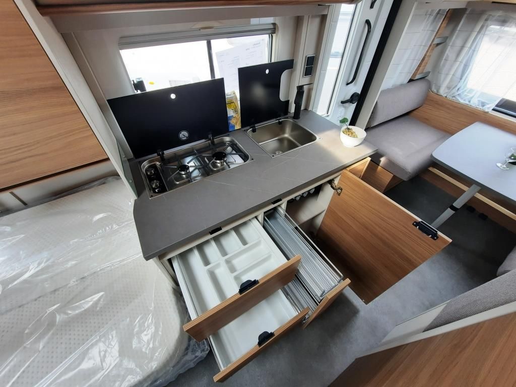 Fahrzeug Übersicht 10 Fahrzeugabbildung Dethleffs Nomad 460 EL Verfüg./Sparen Sie 5.183,- €