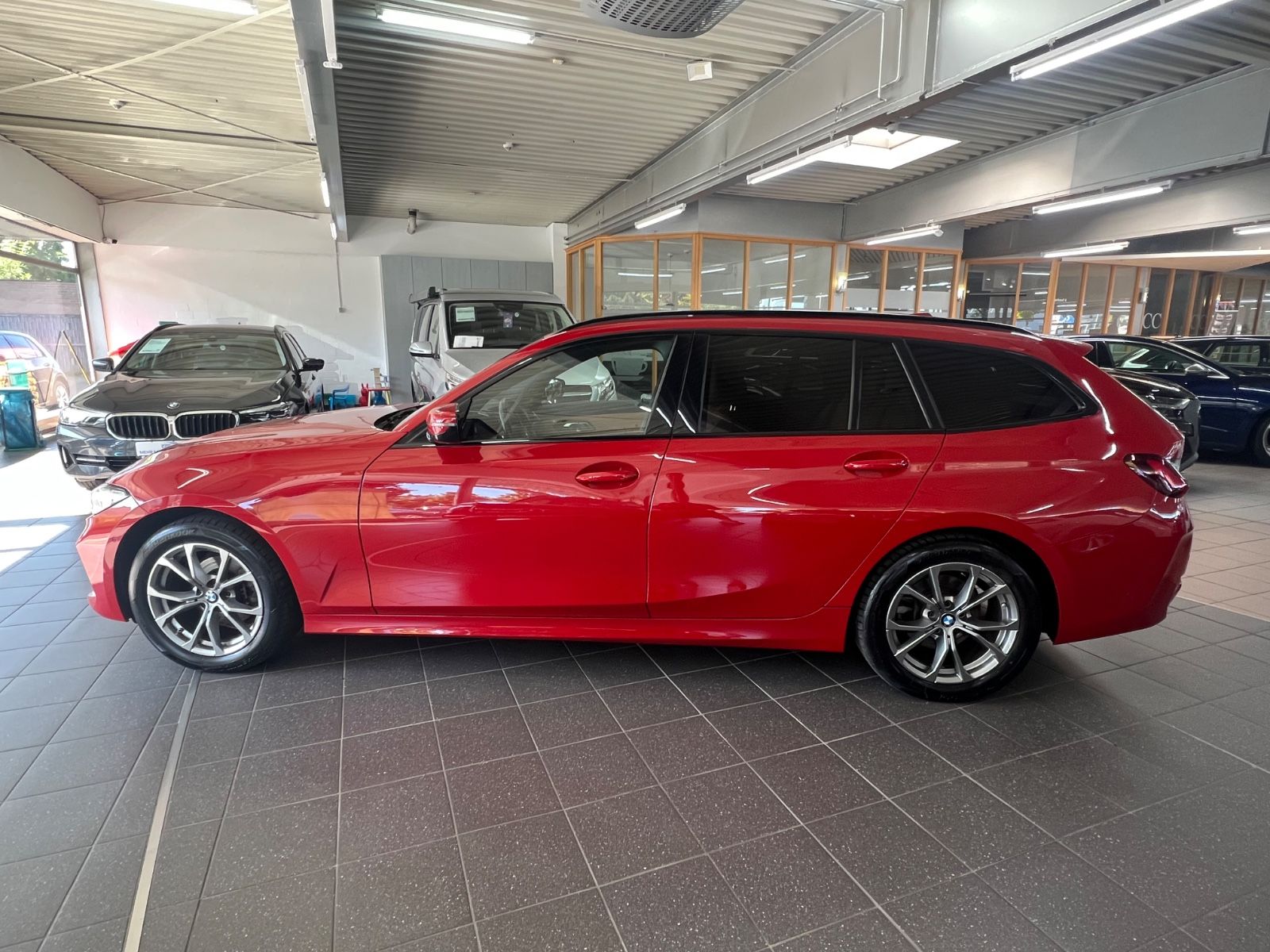 BMW 318 d Touring LED+Sensatec+Harman-Kardon+DA uvm. foto 7