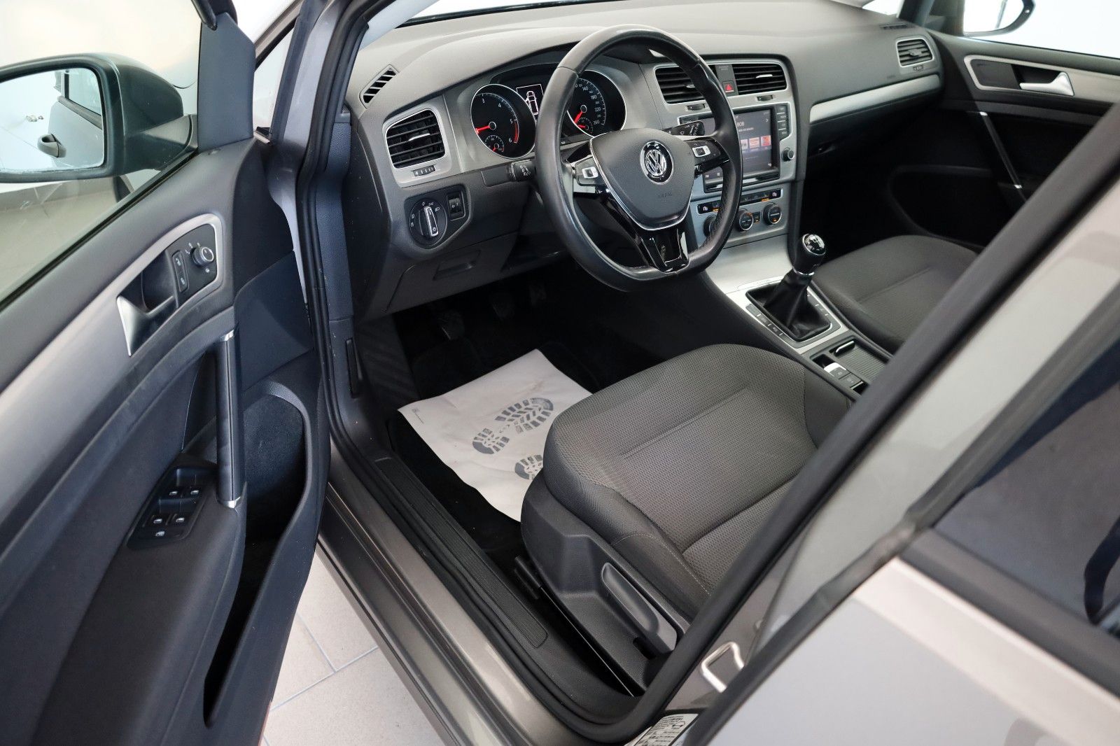 Fahrzeugabbildung Volkswagen Golf VII Variant Comfortline 4M Navi,Panorama,SH