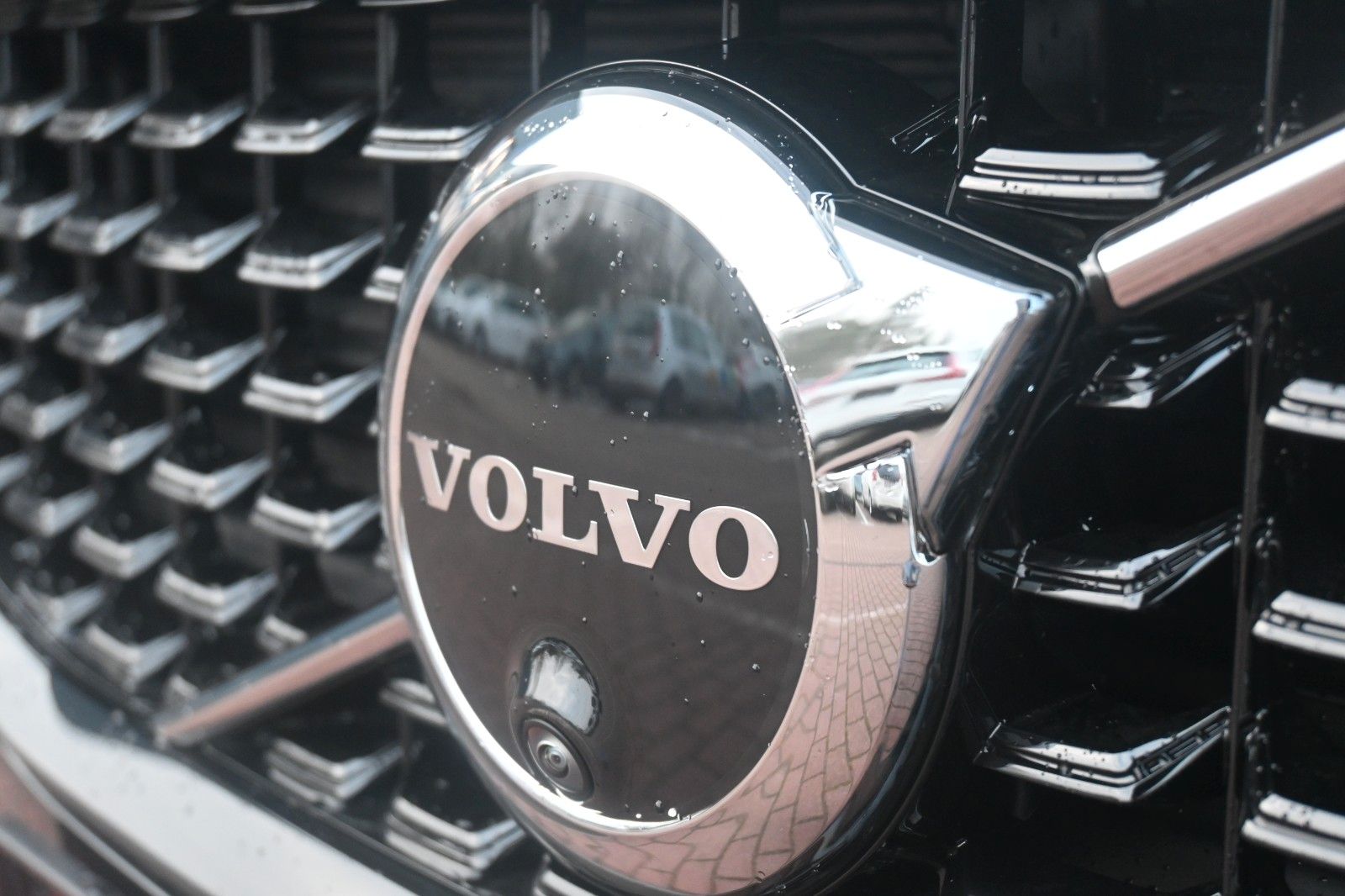 Fahrzeugabbildung Volvo S60 B4 B DSG Plus Dark*STHZG*360°*PANO*ACC*AHK