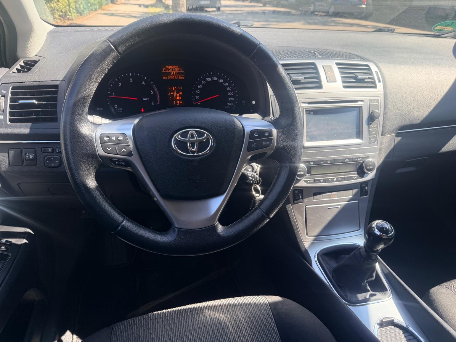 Toyota Avensis 2014 — photo 20