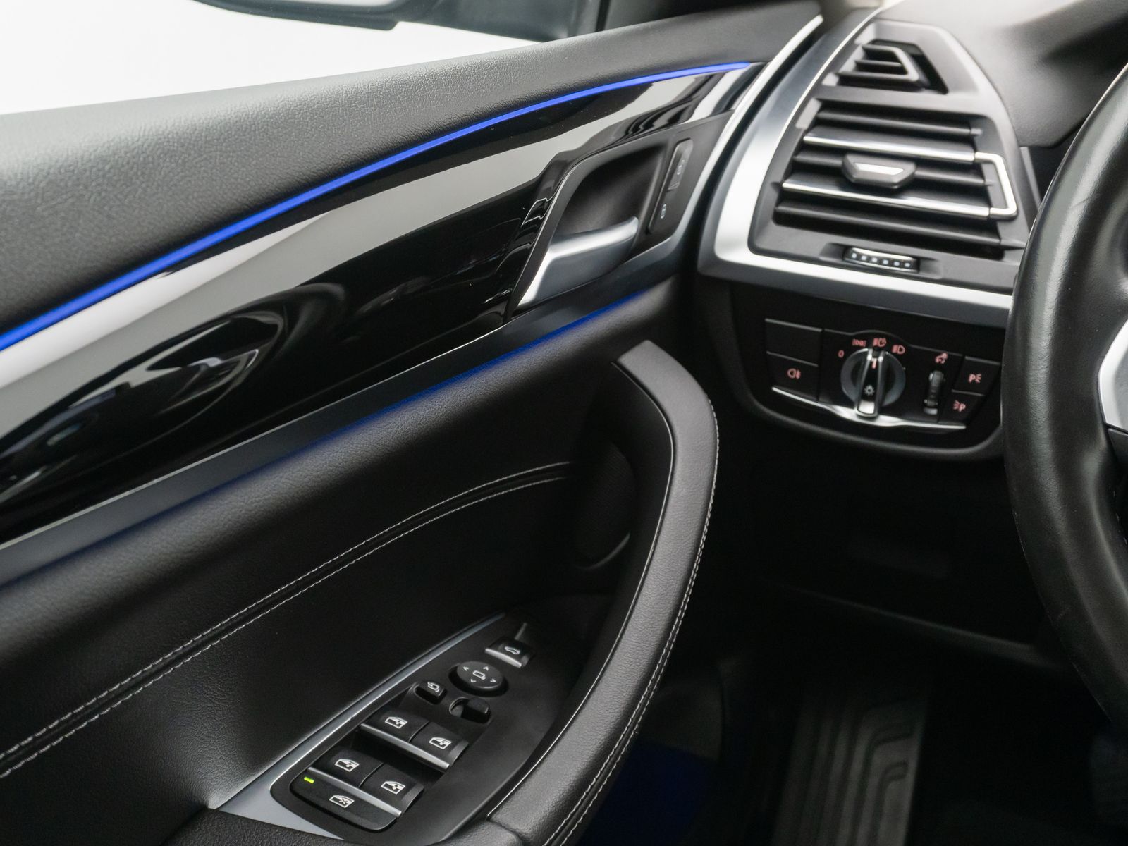 Fahrzeugabbildung BMW X3 xD30d Kamera DAB HiFi Lenkrhzg Alarm Sport