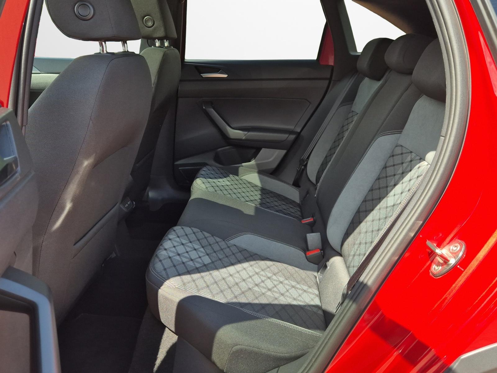 Volkswagen Taigo 1.5 TSI DSG R-Line  Panodach AHK Navi LED 