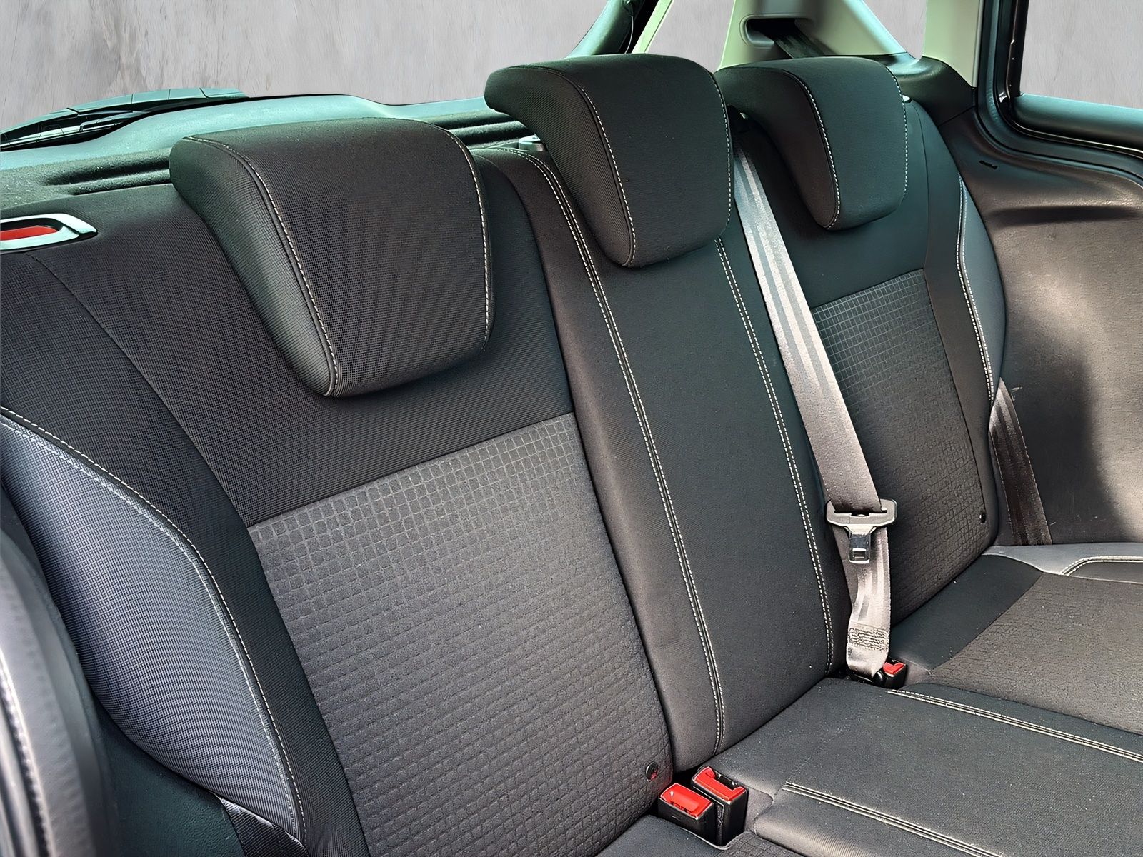 Fahrzeugabbildung Ford B-Max 1.0i Sync Edition AHK TEMPOMAT DAB WINTER