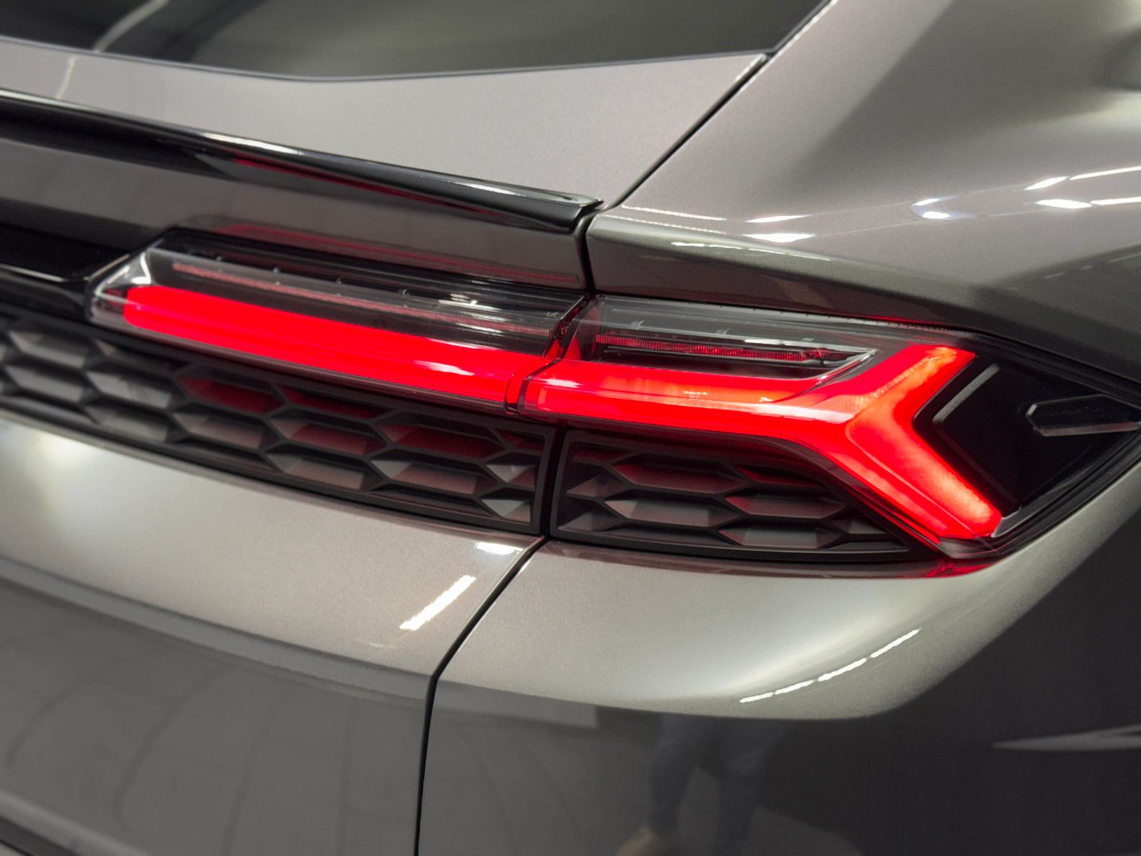 Fahrzeugabbildung Lamborghini URUS SE|BANG/OLUFSEN|PANO|MY25|BLANCO COC