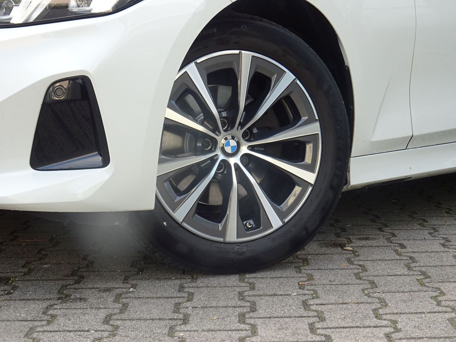 BMW 320i Lim. Facelift Widescreen LM Ambientes-Li foto 3