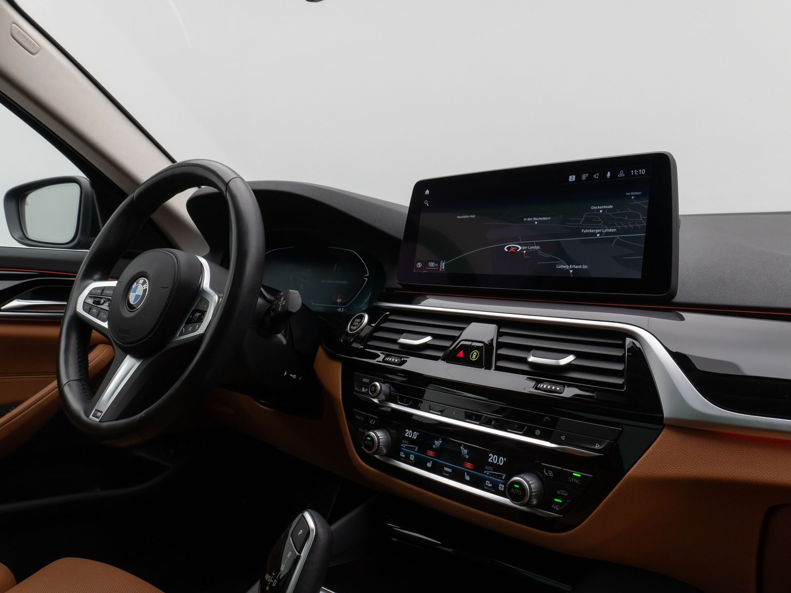 Fahrzeugabbildung BMW 520d Panorama Kamera DAB HiFi AHK M Sport Alarm