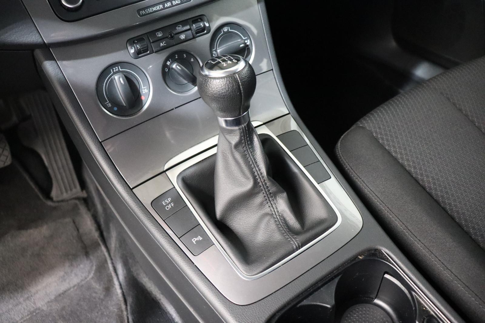 Volkswagen Passat 2009 — photo 17