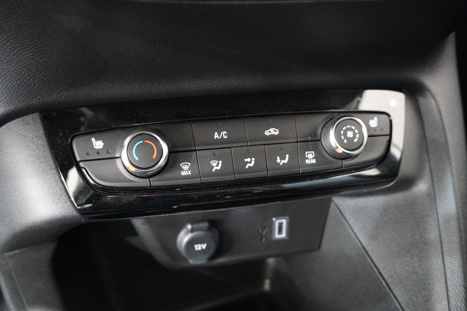 Fahrzeugabbildung Opel Corsa F 1.2 FACELIFT NAVI/LED/KAMERA/VIRTU./DAB+