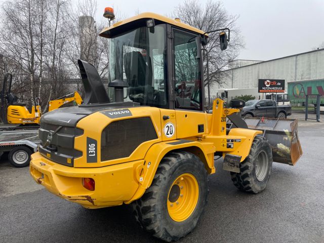 Volvo L30 G Schaufel + Gabel SW