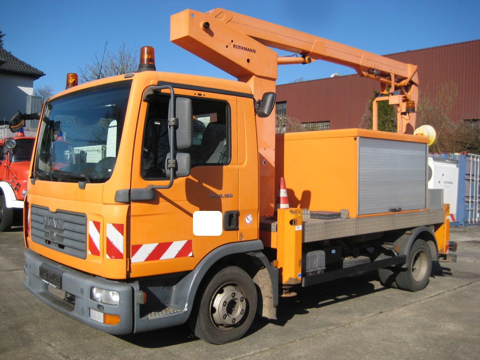 MAN 8.180 TGL von Behörde / Ruthmann K130 /UVV 12-26