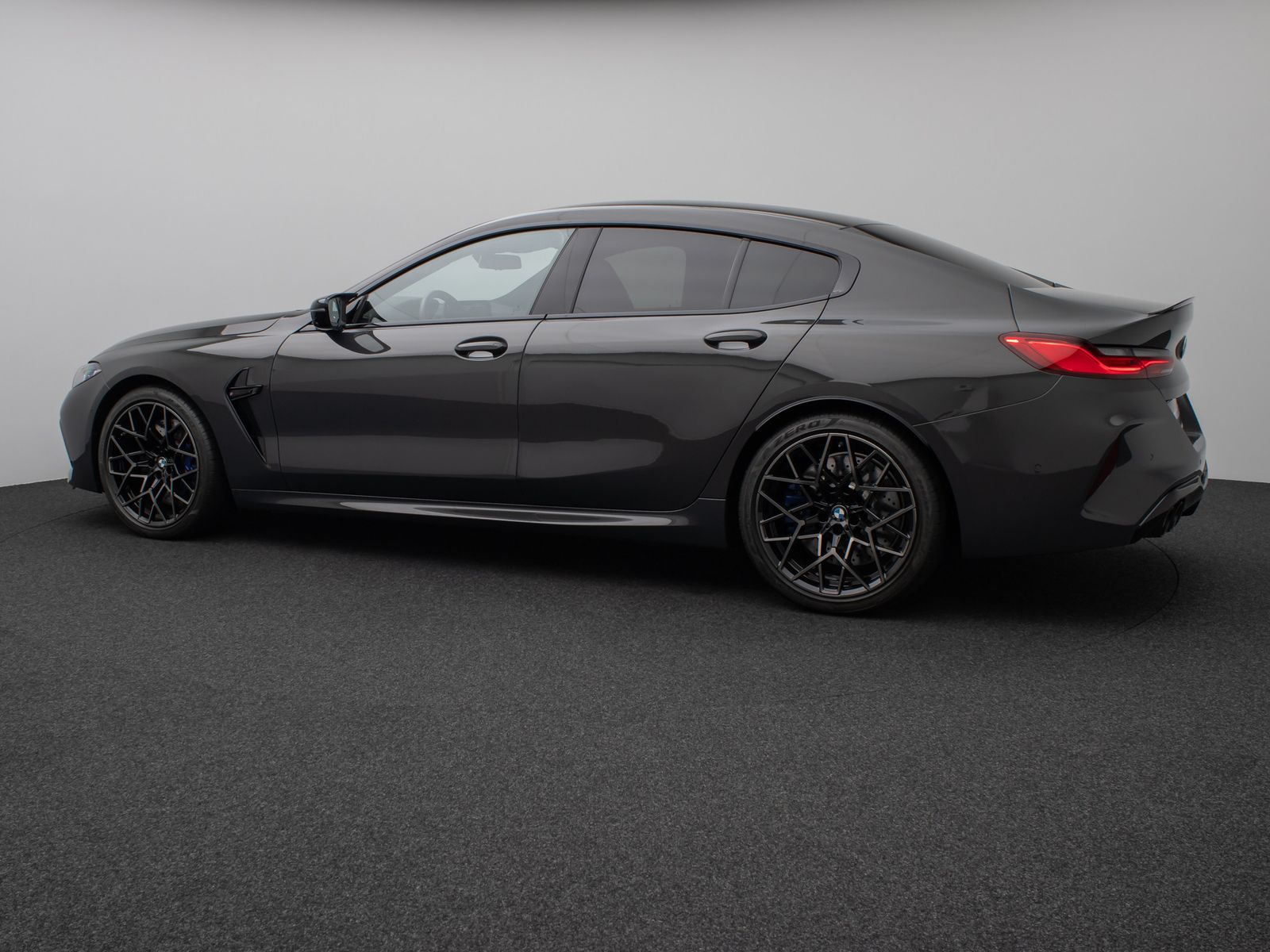 Fahrzeugabbildung BMW M8 Competition xD Gran Coupé 360°Laser HUD B&W
