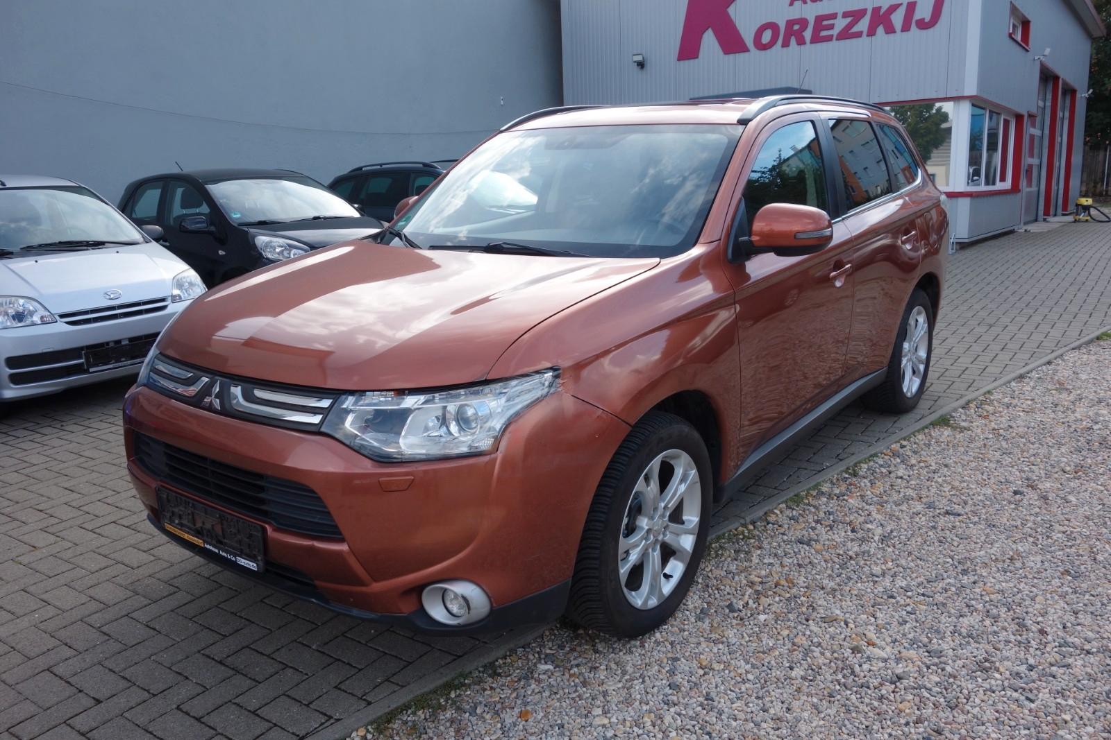 Mitsubishi Outlander 2.2 DI-D 150 ch 4WD Instyle • 7 places • Cuir • GPS • Toit ouvrant • Caméra