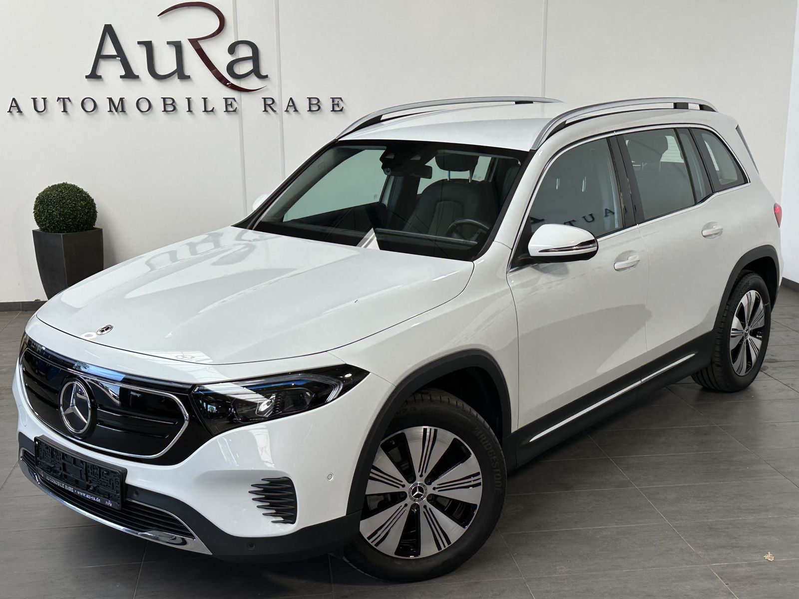 Fahrzeugabbildung Mercedes-Benz EQB 300 Progressive 4Matic NAV+LED+KAMERA+TOTWIN