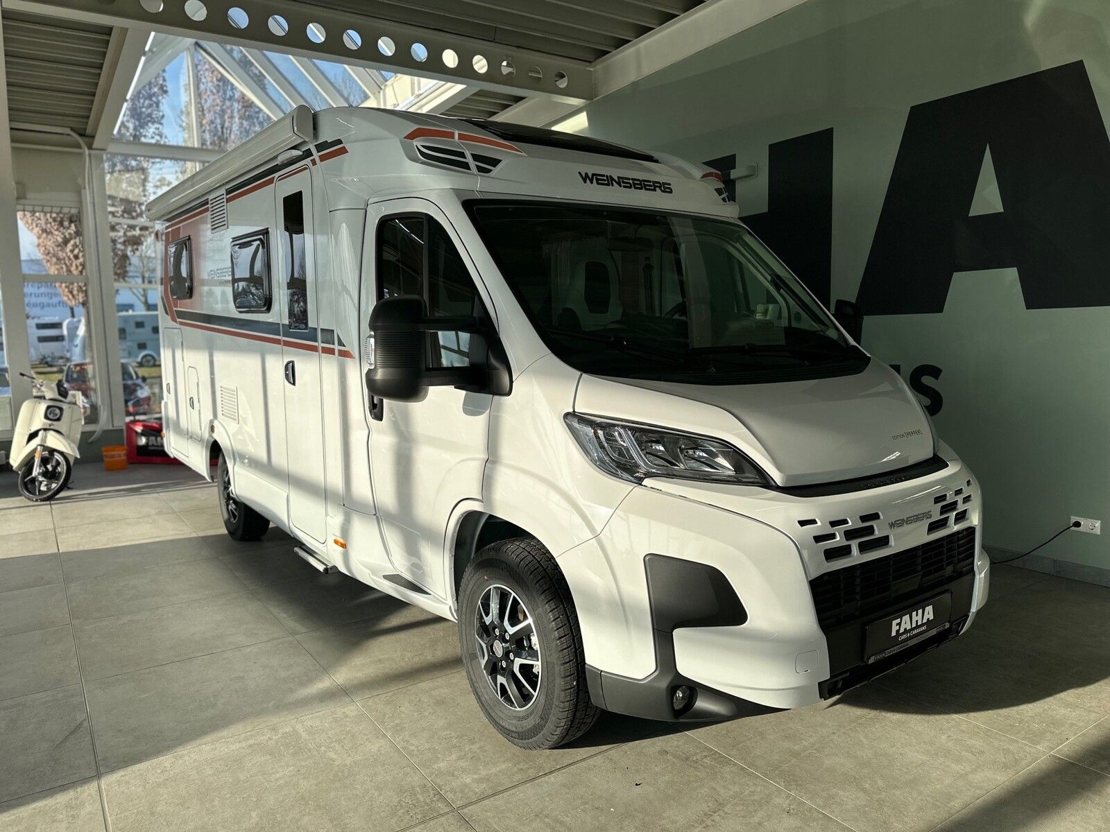 Fahrzeugabbildung Weinsberg CaraCompact EDITION PEPPER 600 MEG Premium Tür