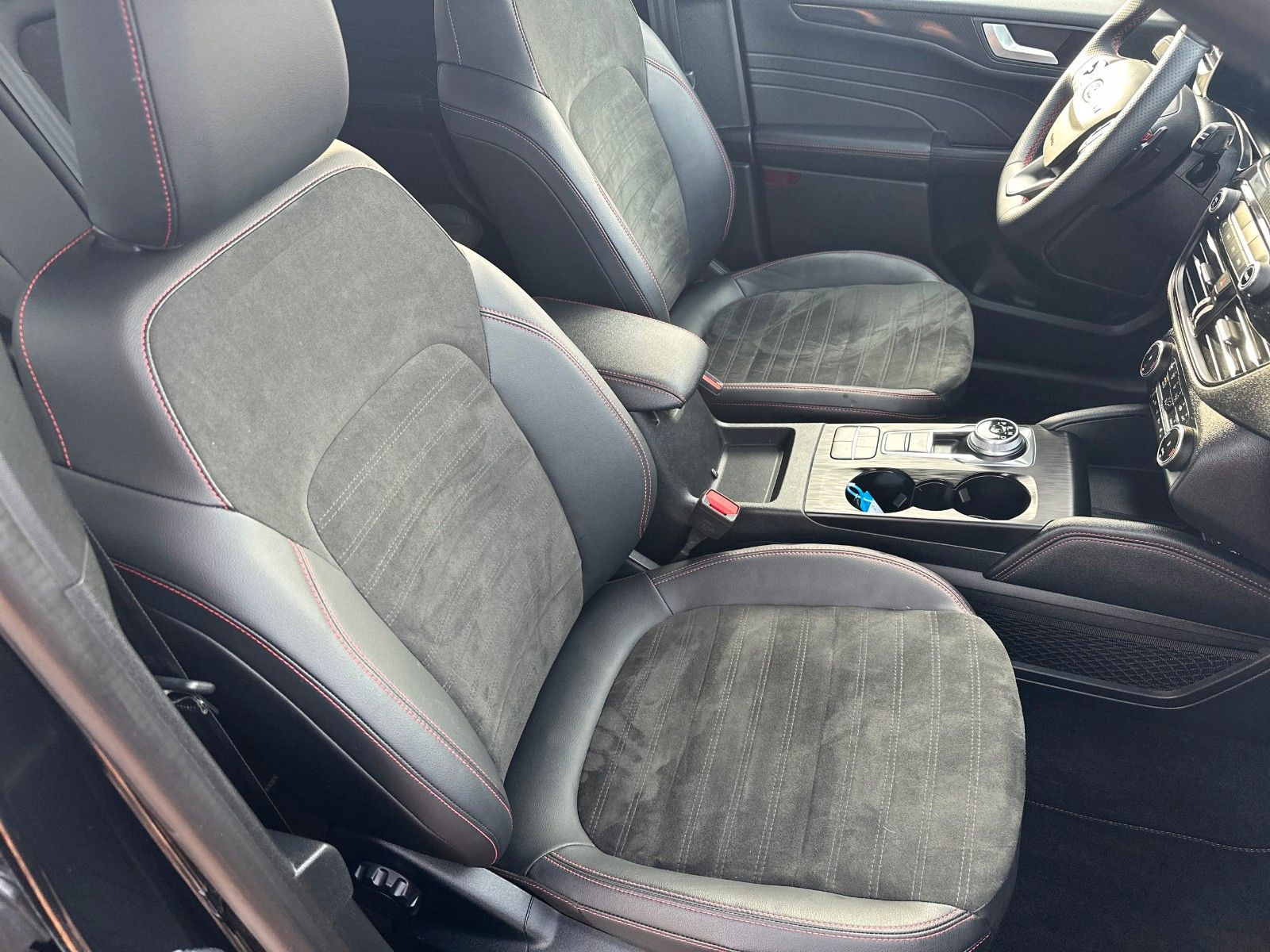 Fahrzeugabbildung Ford Kuga ST-Line X, TECHNOLOGIE-PAKET, ACCTEMPOMAT