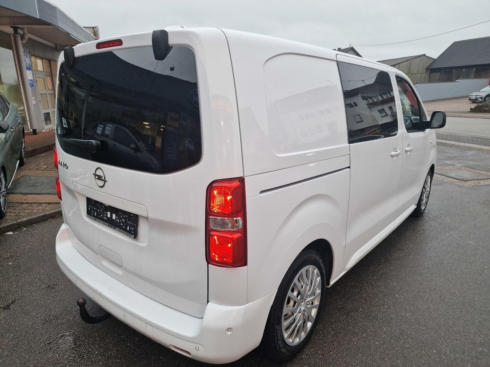 Fahrzeugabbildung Opel Vivaro Kasten Edition M Doppelkabine