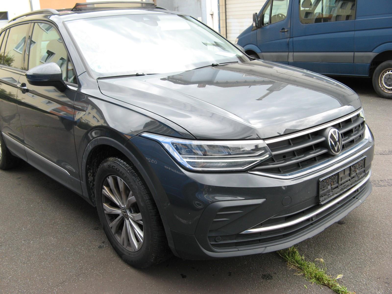 Volkswagen Tiguan Life Pan-Dach AHK LED Standheizung
